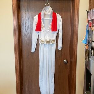 Elvis is outfit